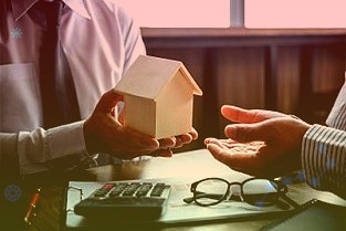 华丽家族高管逆势涨薪毫无道理